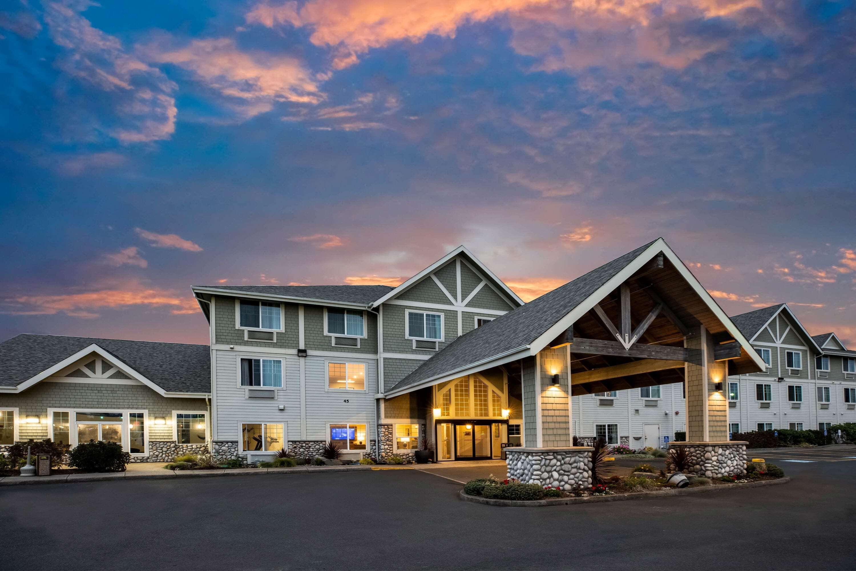 La Quinta By Wyndham Newport Hotel Exterior photo