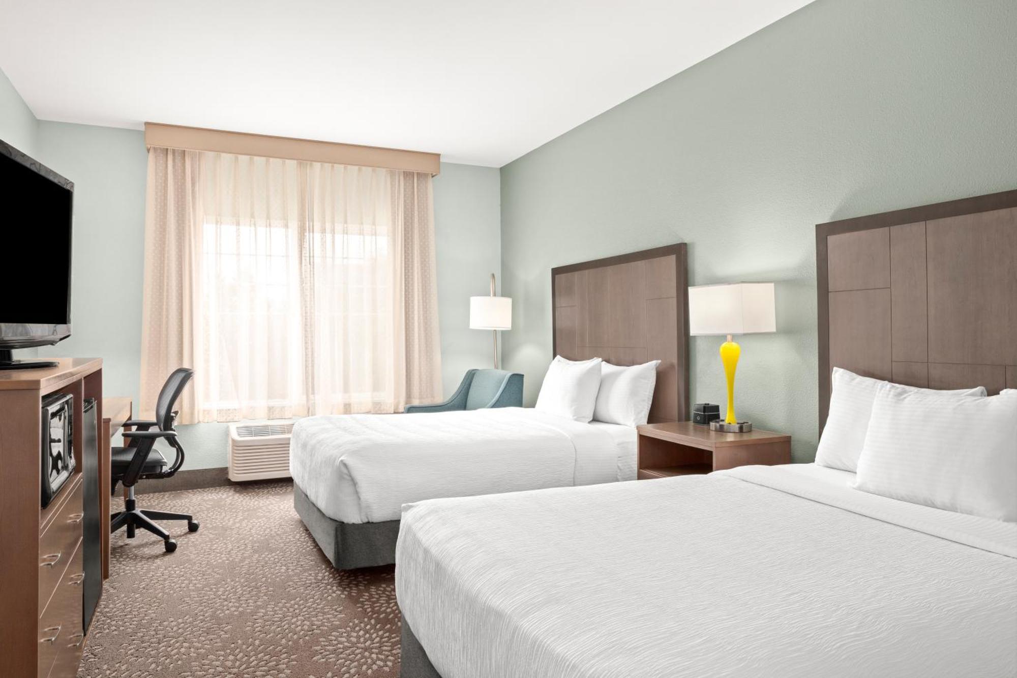 La Quinta By Wyndham Newport Hotel Exterior photo