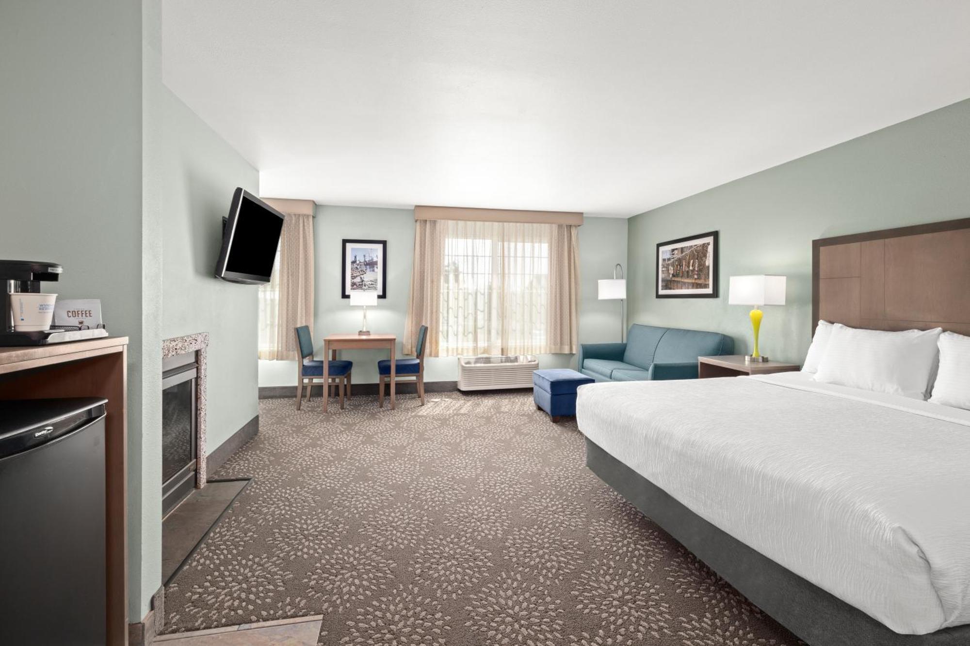 La Quinta By Wyndham Newport Hotel Exterior photo