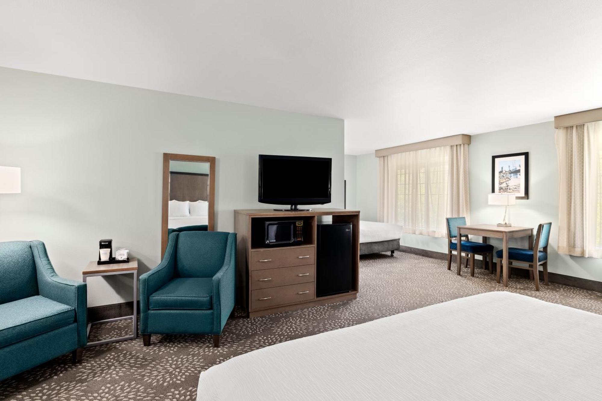 La Quinta By Wyndham Newport Hotel Exterior photo