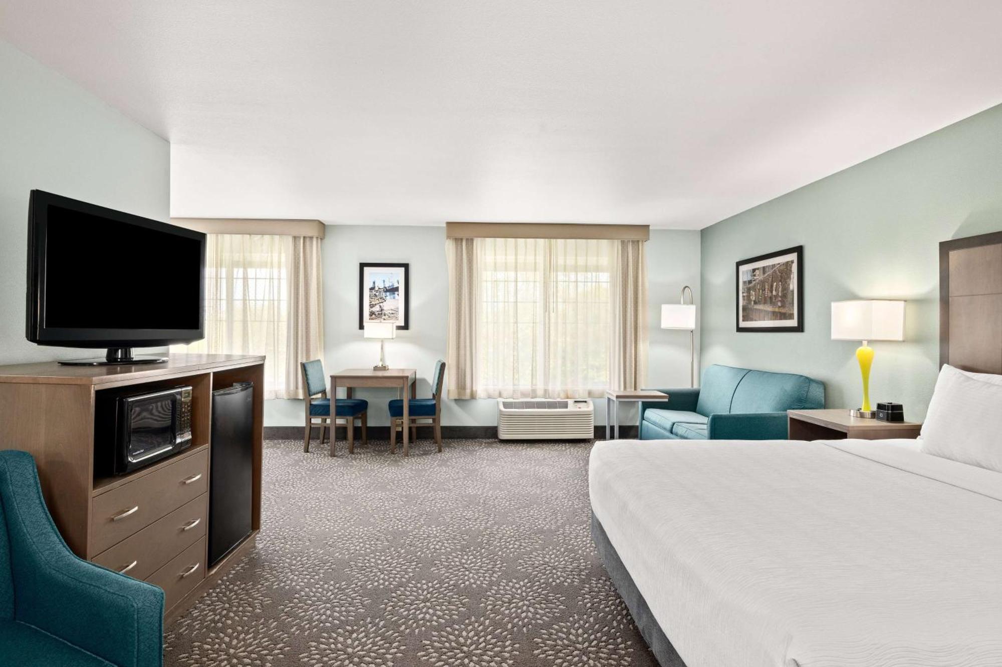 La Quinta By Wyndham Newport Hotel Exterior photo
