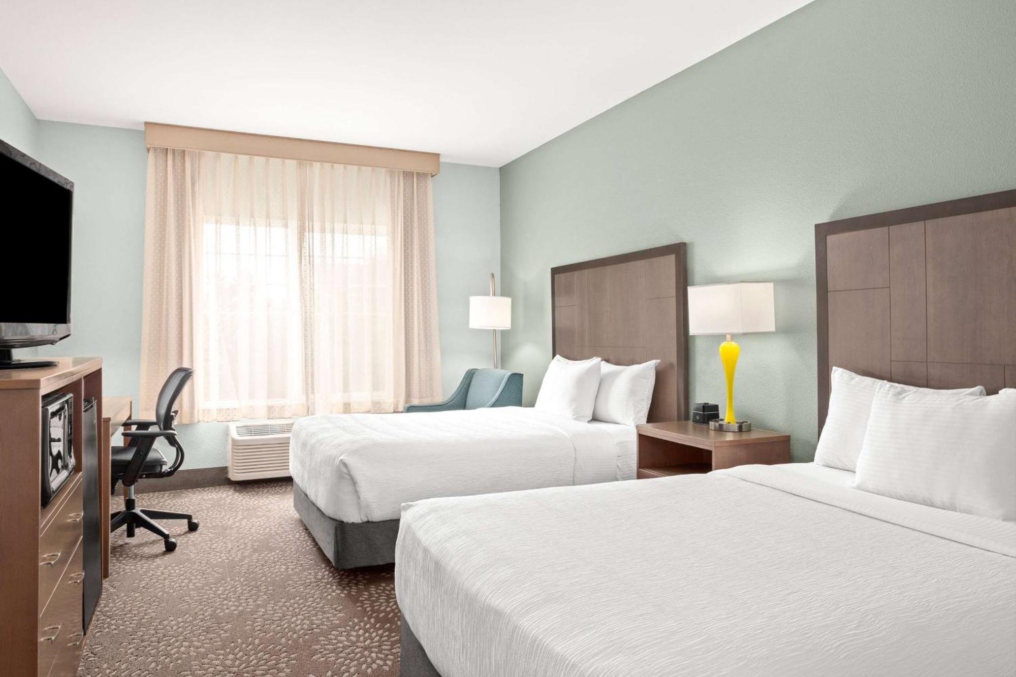 La Quinta By Wyndham Newport Hotel Exterior photo