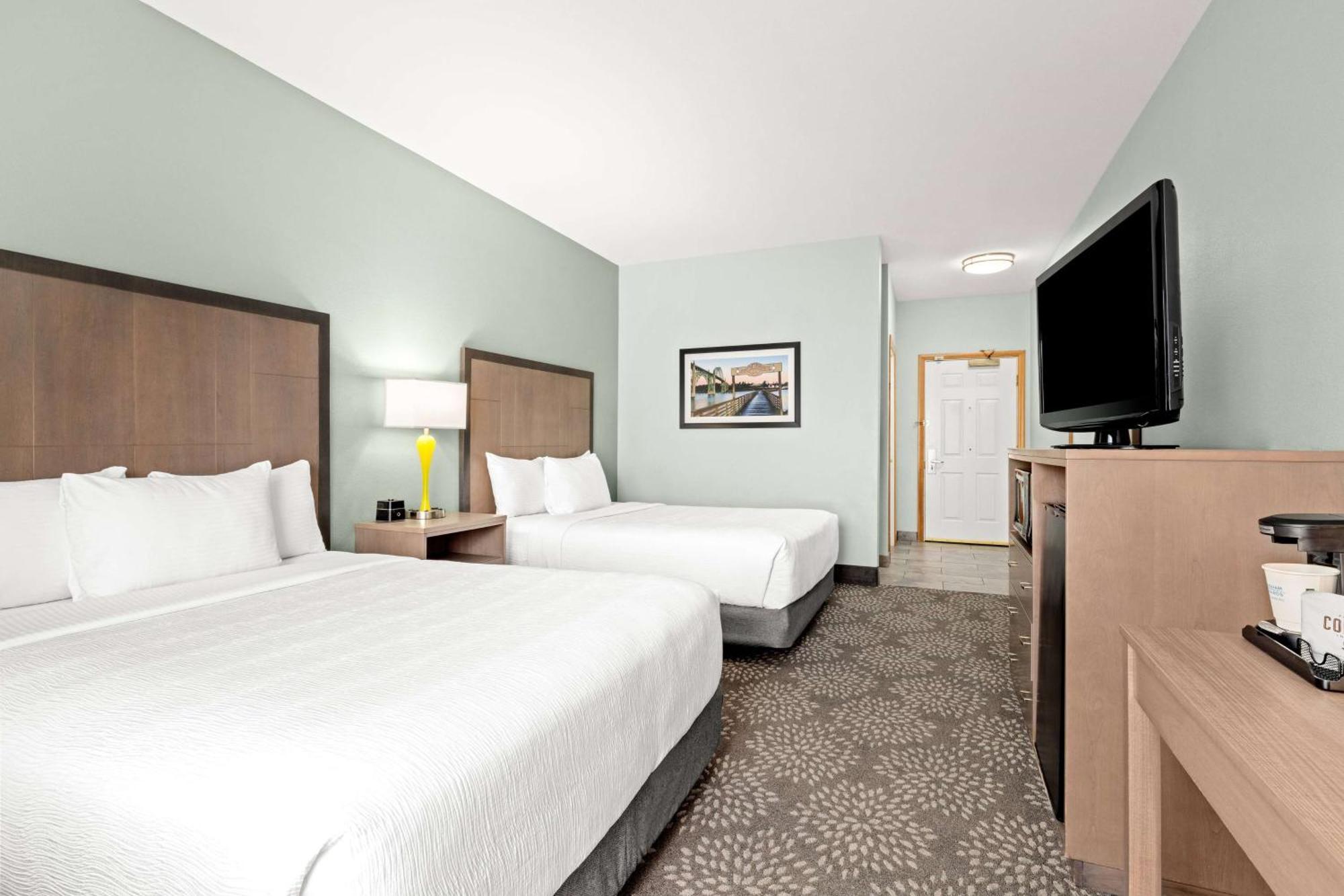 La Quinta By Wyndham Newport Hotel Exterior photo