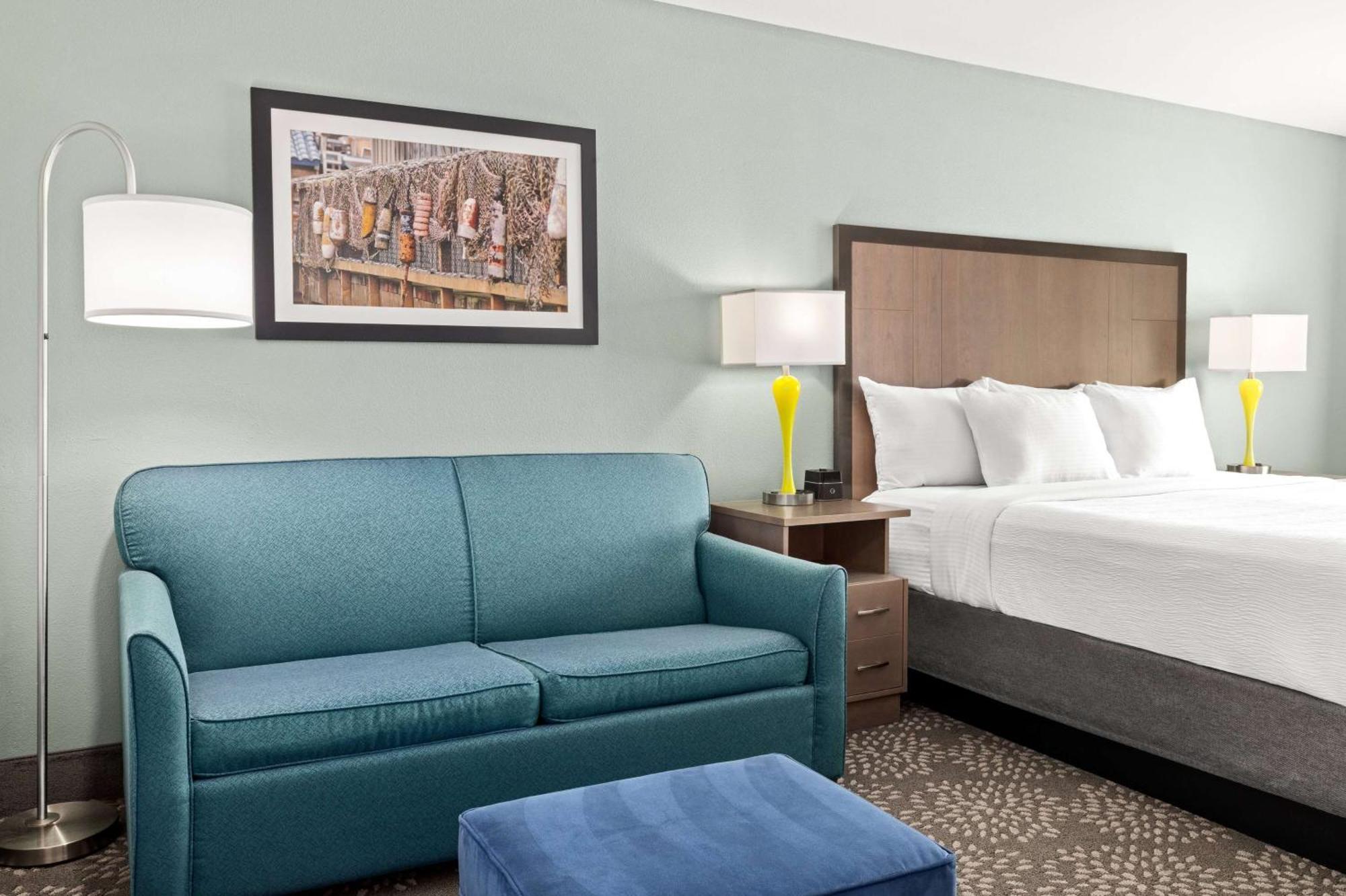 La Quinta By Wyndham Newport Hotel Exterior photo