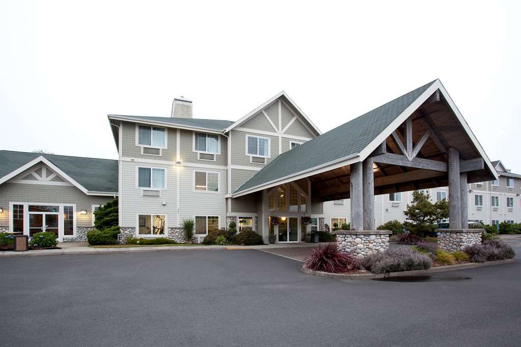 La Quinta By Wyndham Newport Hotel Exterior photo